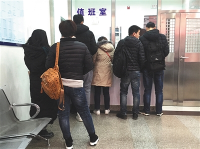 12月21日,建外派出所,新思路和巨人時代的學員正在登記。