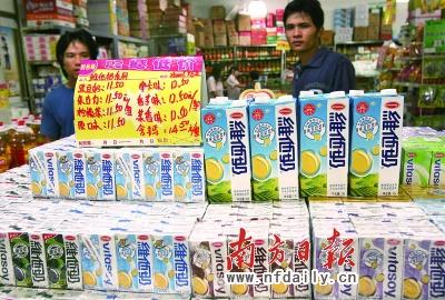 維他奶原味豆奶飲料包裝上標(biāo)注了“非轉(zhuǎn)基因大豆”的標(biāo)識(shí)。吳偉洪攝 維他奶原味豆奶飲料包裝上標(biāo)注了“非轉(zhuǎn)基因大豆”的標(biāo)識(shí)。吳偉洪攝