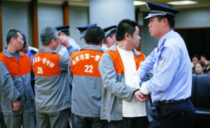 北京房地產開發(fā)商騙貸16.2億被判無期(圖)