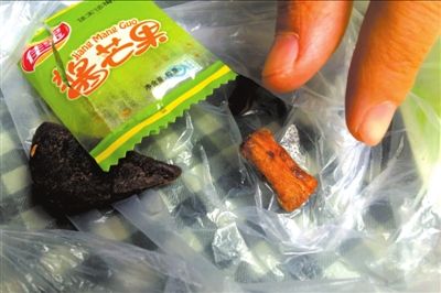 醬芒果的煙頭裹著醬料。京華時(shí)報(bào)記者 徐曉帆 攝